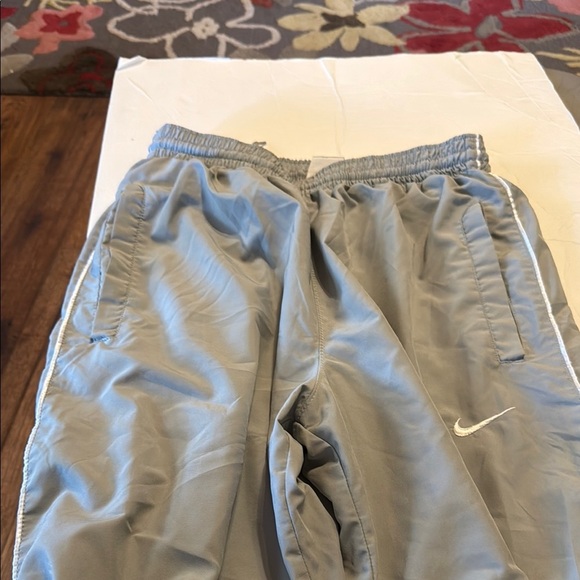 Nike Dri-FIT Light Gray Shorts - Picture 4 of 4